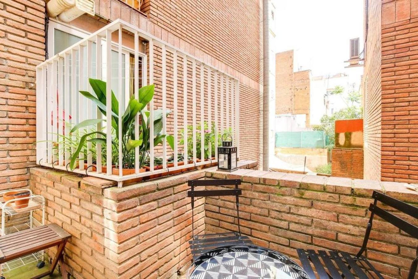 Colorful With Cozy Terrace In Gracia Leilighet Barcelona